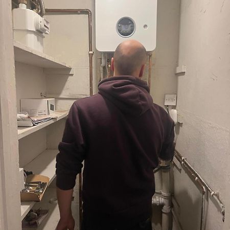 אדינבורו One Bedroom Apartment In Gorgie With New Central Heating System מראה חיצוני תמונה