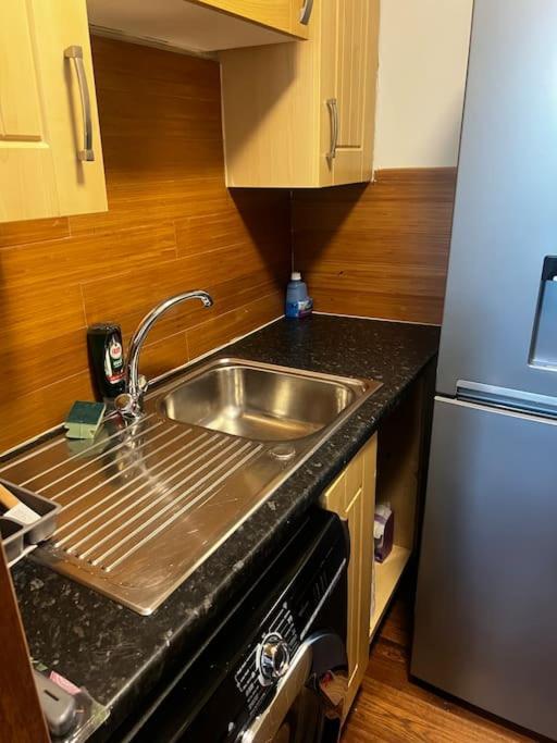 אדינבורו One Bedroom Apartment In Gorgie With New Central Heating System מראה חיצוני תמונה